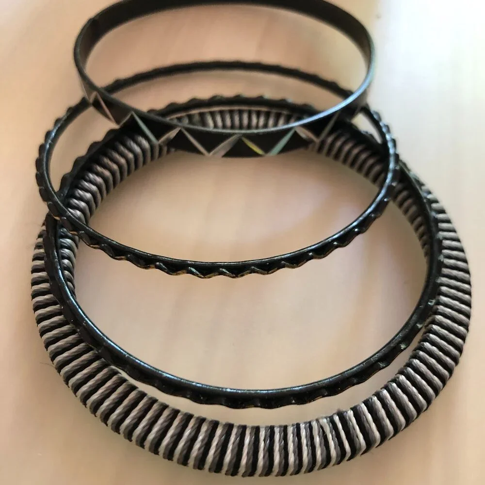 Bangle Metal Bracelets Vintage Metallic Blue, Black, Silver   Size Small - Picture 2 of 11